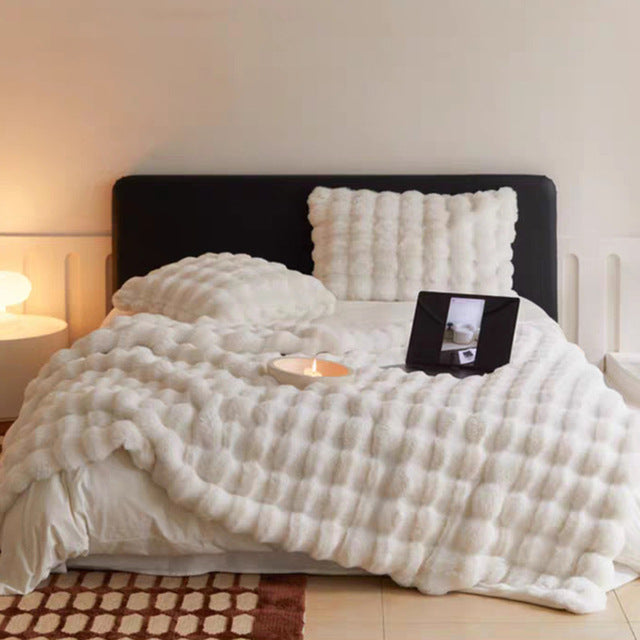 Super comfortable fur blanket - luxurious warmth | Cozy Home