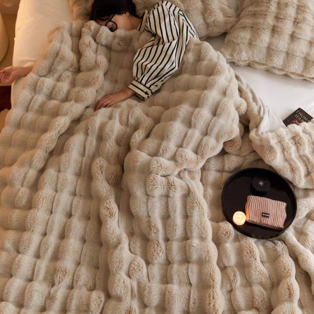 Super comfortable fur blanket - luxurious warmth | Cozy Home