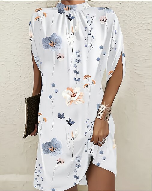 Robe Courte Fleurie Élégante – Manches Ouvertes – Col Montant – Tissu Fluide et Léger
