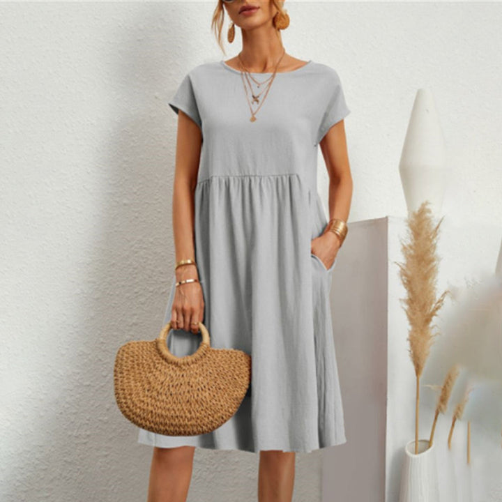 Robe Blanche Femme – Coupe Évasée – Style Bohème Chic – Manches Courtes & Poches Pratiques