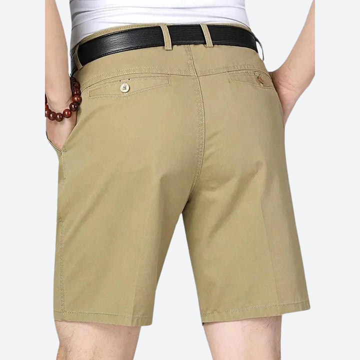 Elegante kurze Chinohose für Herren mit Seitentaschen – ideal für einen lässig-schicken Look