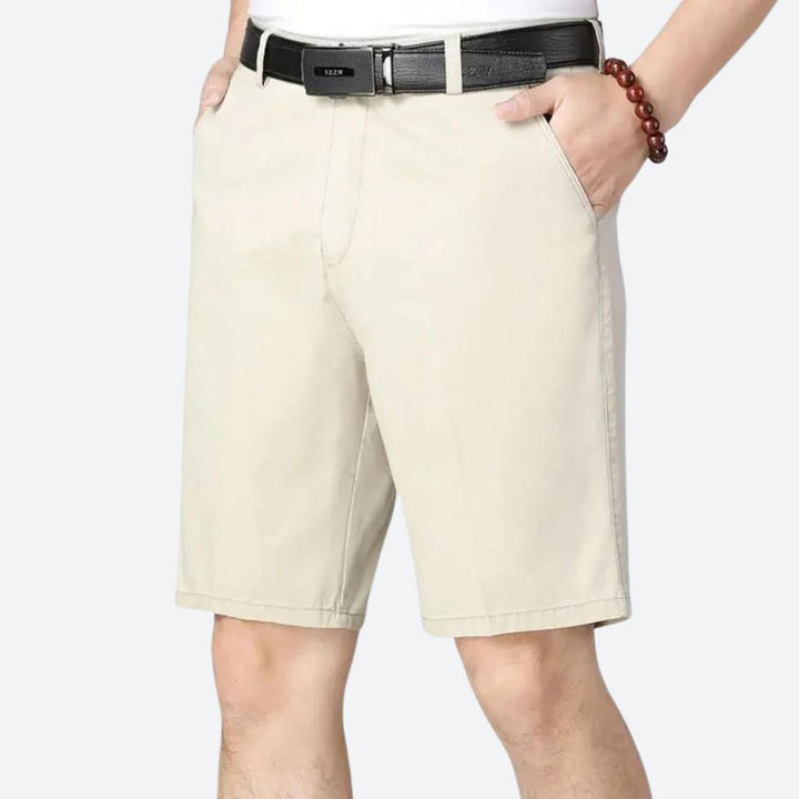 Elegante kurze Chinohose für Herren mit Seitentaschen – ideal für einen lässig-schicken Look