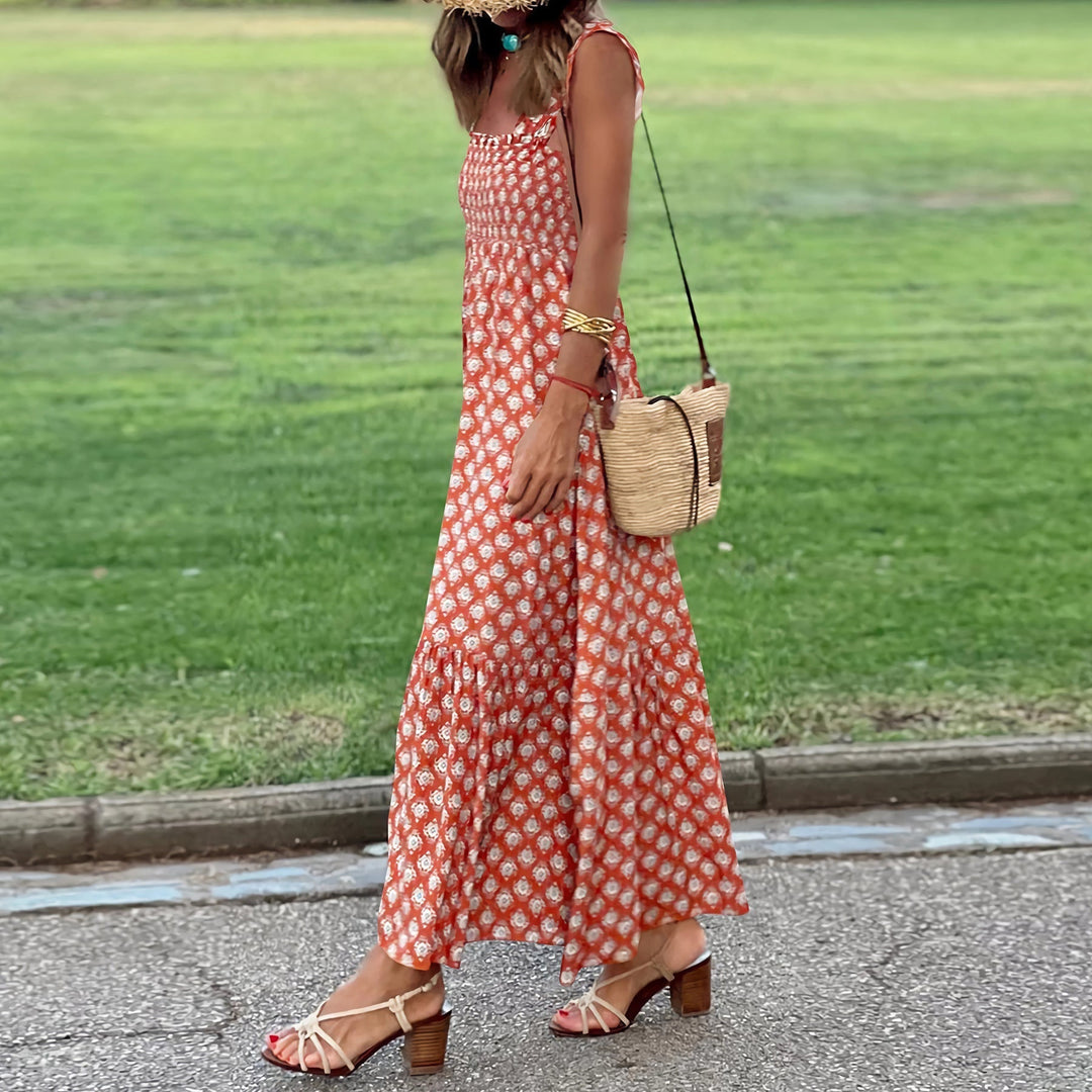 Robe Longue d’Été Femme – Bretelles Fines et Coupe Smockée avec Imprimé Sauvage Chic