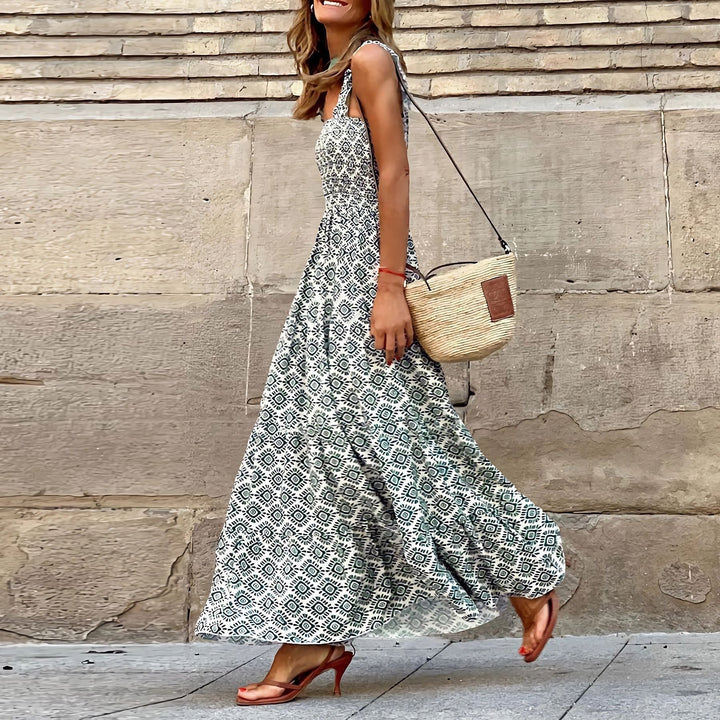 Robe Longue d’Été Femme – Bretelles Fines et Coupe Smockée avec Imprimé Sauvage Chic