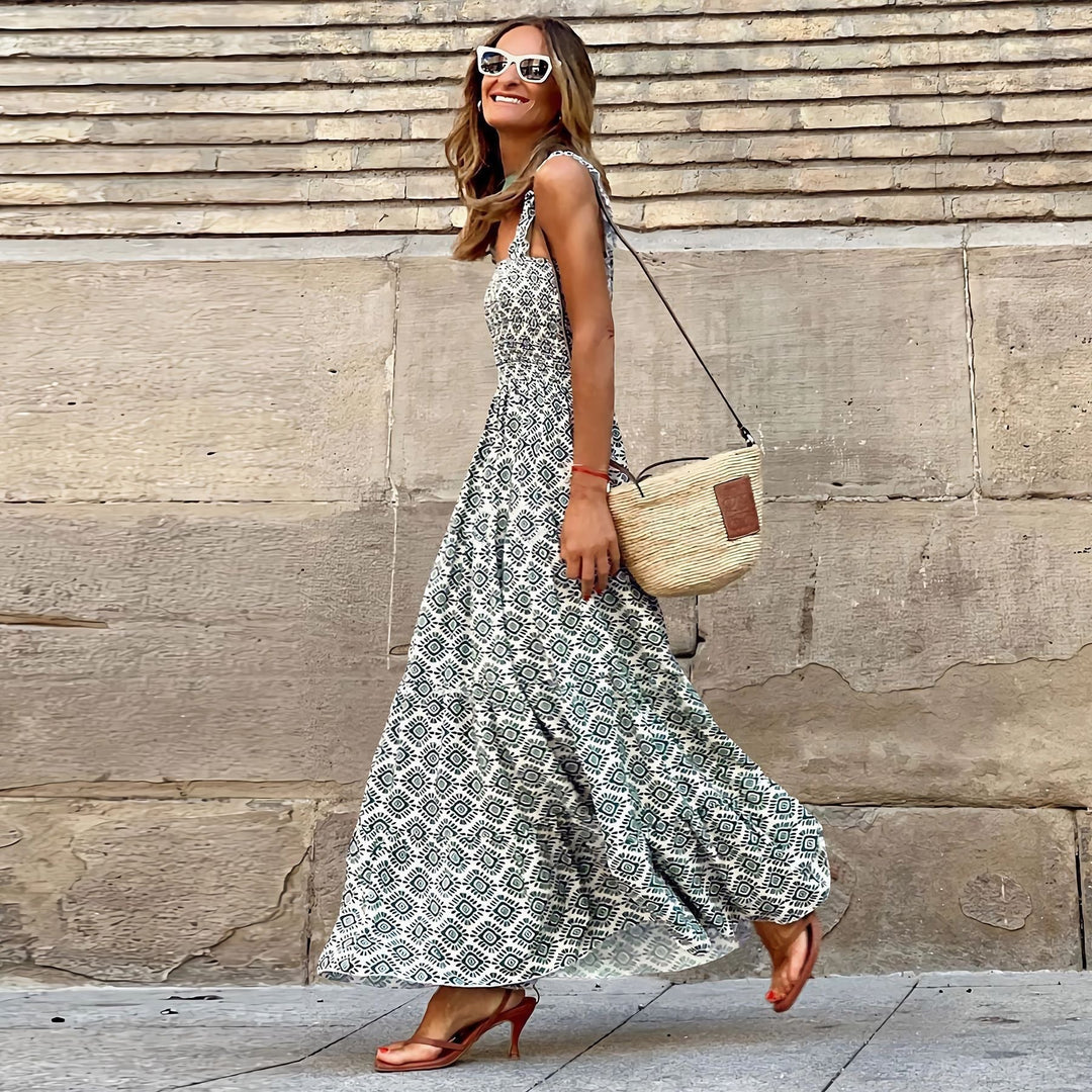 Robe Longue d’Été Femme – Bretelles Fines et Coupe Smockée avec Imprimé Sauvage Chic