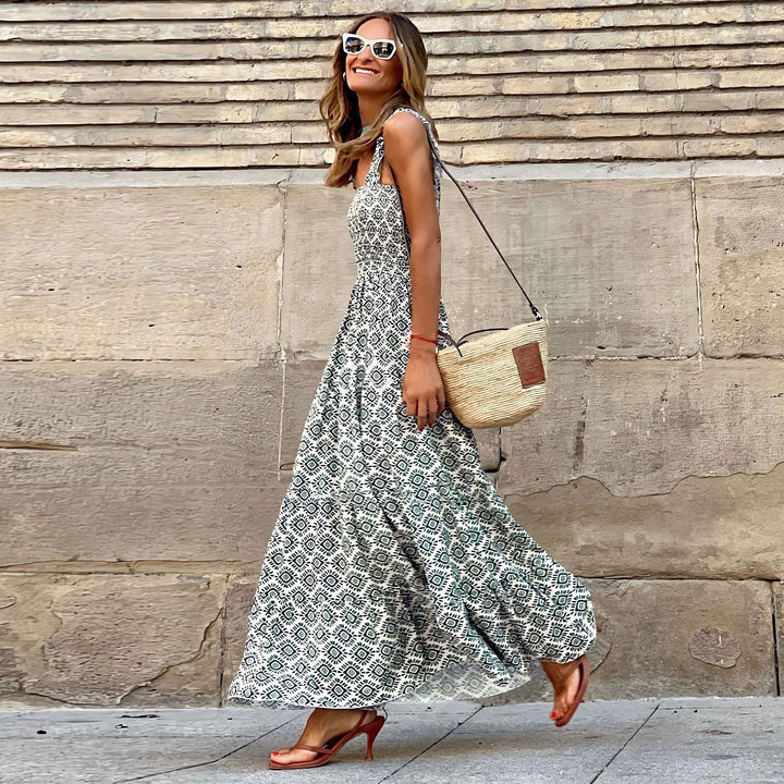 Robe Longue d’Été Femme – Bretelles Fines et Coupe Smockée avec Imprimé Sauvage Chic