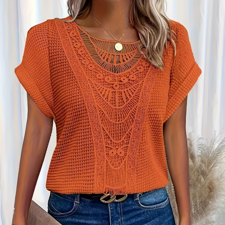 Top Femme Bohème en Crochet – Col Détail Dentelle & Manches Courtes