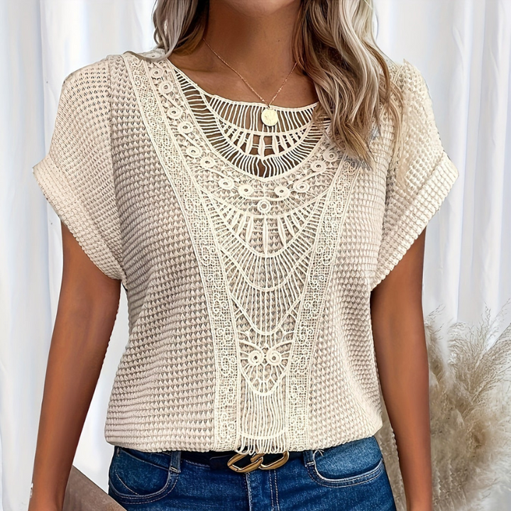 Top Femme Bohème en Crochet – Col Détail Dentelle & Manches Courtes