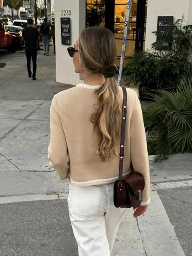 Cardigan en Tweed Contrasté Xavira : Élégance et Modernité au Quotidien