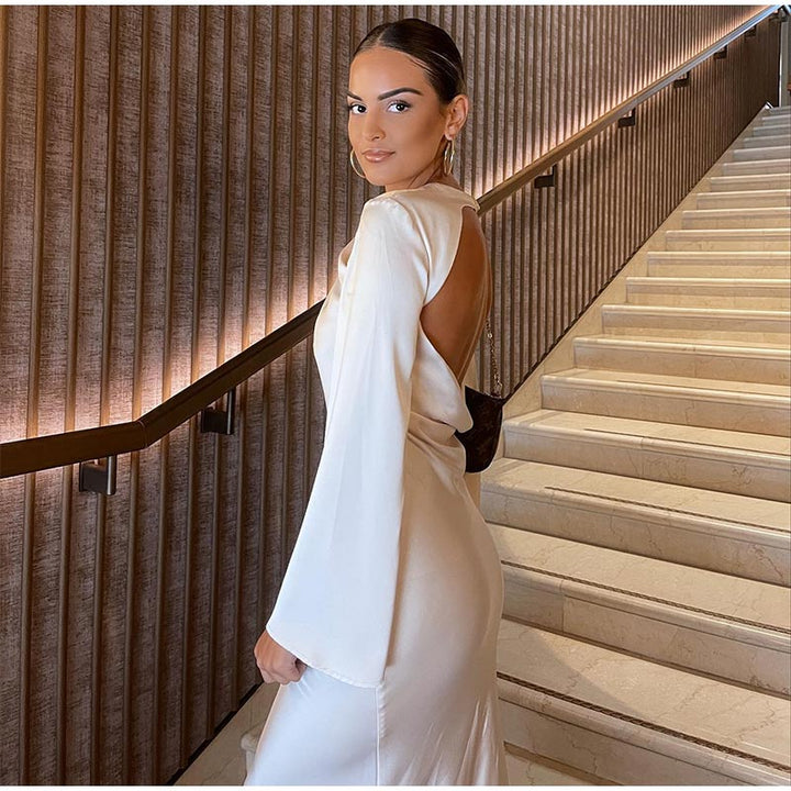 Robe Longue Satinée Femme – Manches Longues, Drapée à l’Encolure et Coupe Ajustée Élégante