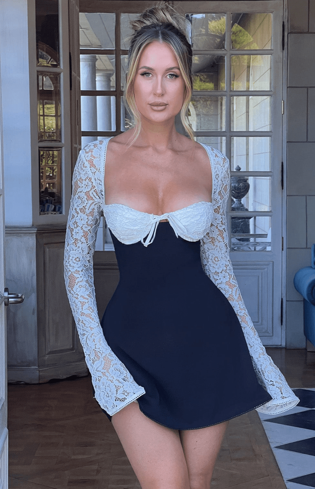 Aerithra - Vestito con maniche in pizzo