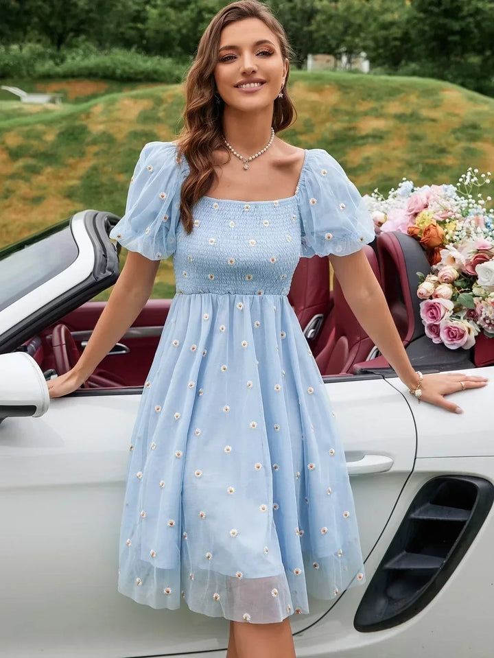 Robe Courte Brodée Femme – Manches Bouffantes & Smocks – Style Romantique Printanier