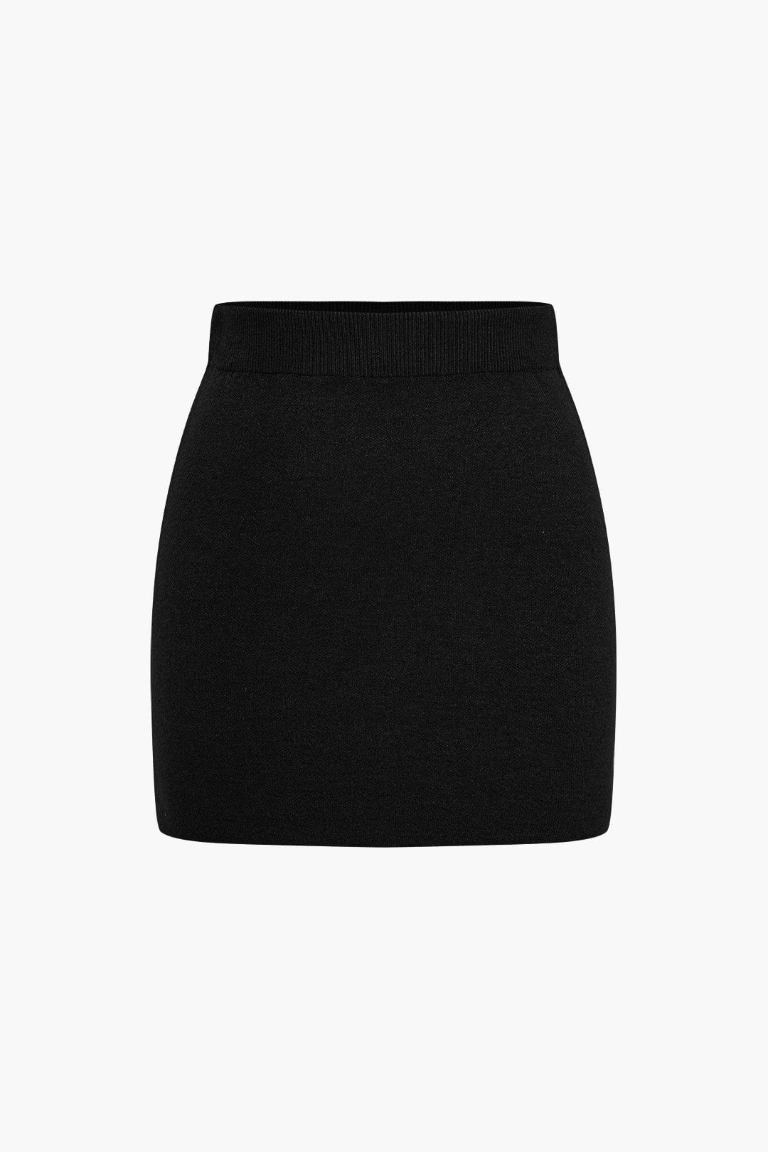 Minijupe courte en tricot uni classique.