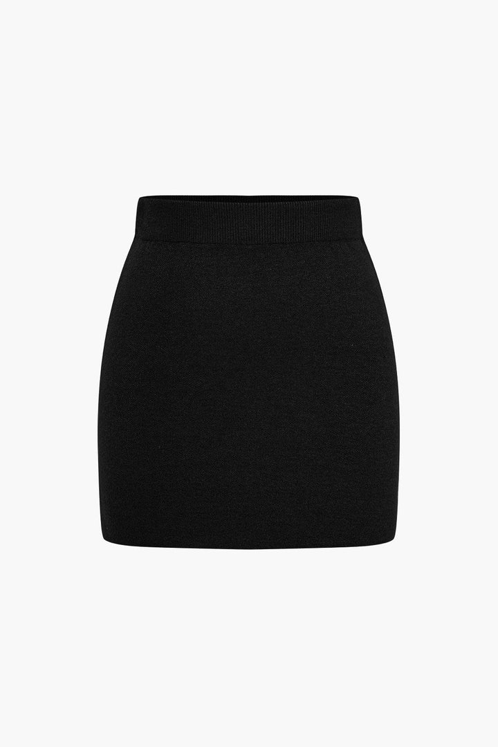 Minijupe courte en tricot uni classique.