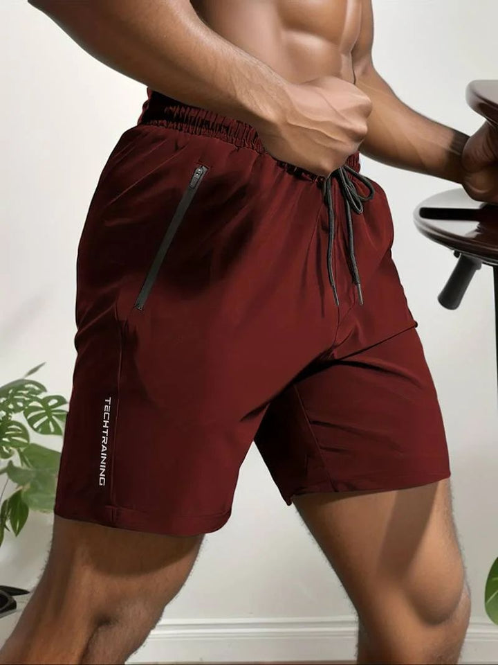 Short de sport homme TechTraining – Léger, respirant, séchage rapide avec poches zippées