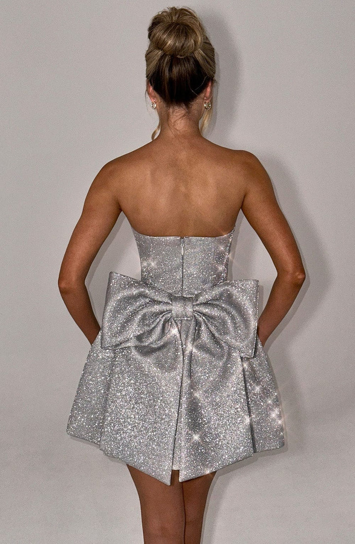 Robe avec manches en résille