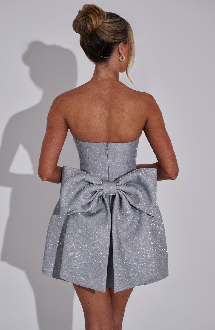 Robe avec manches en résille