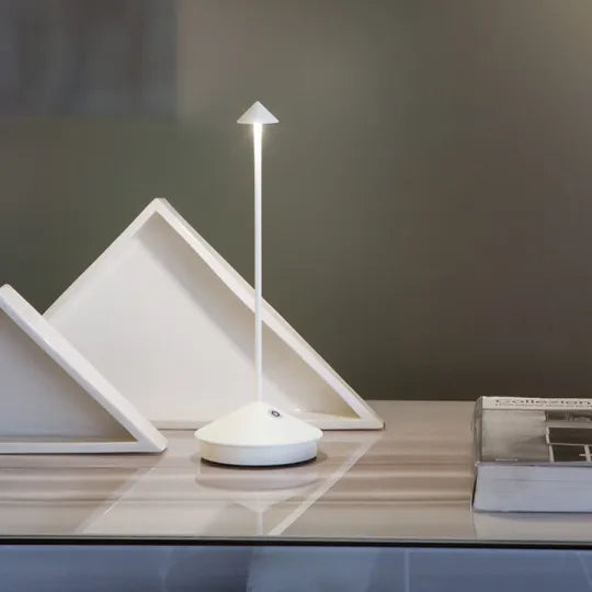 Bezprzewodowa lampa stołowa LED | ClarityGlow - nowoczesne i ekologiczne oświetlenie