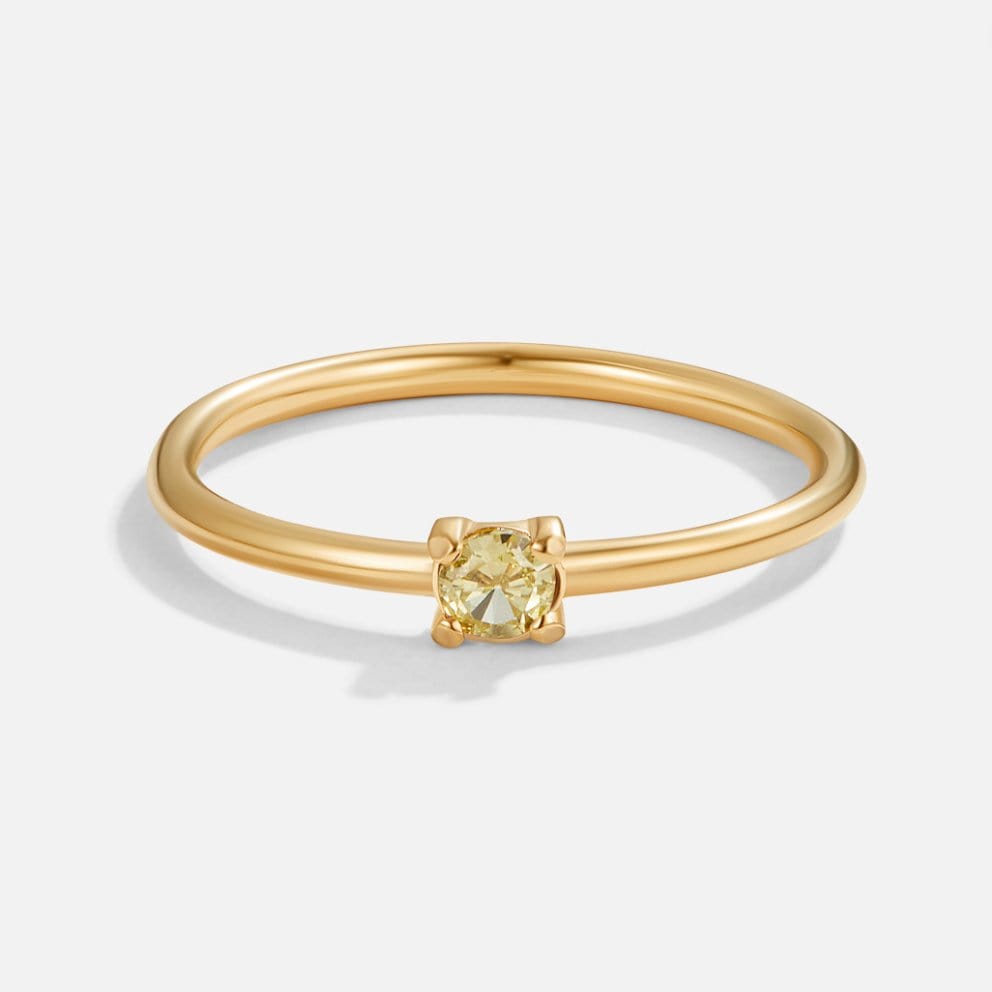 Bagues en or 18 carats ornées de pierres.