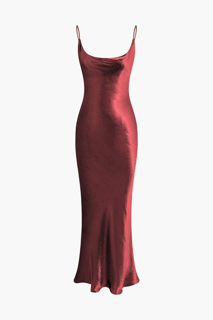 Robe longue style sirène avec décolleté bénitier.