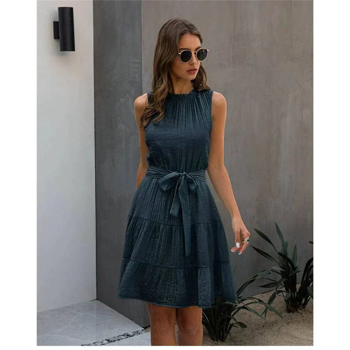 Robe Courte Plissée Femme – Sans Manches avec Ceinture Taille – Élégance Décontractée