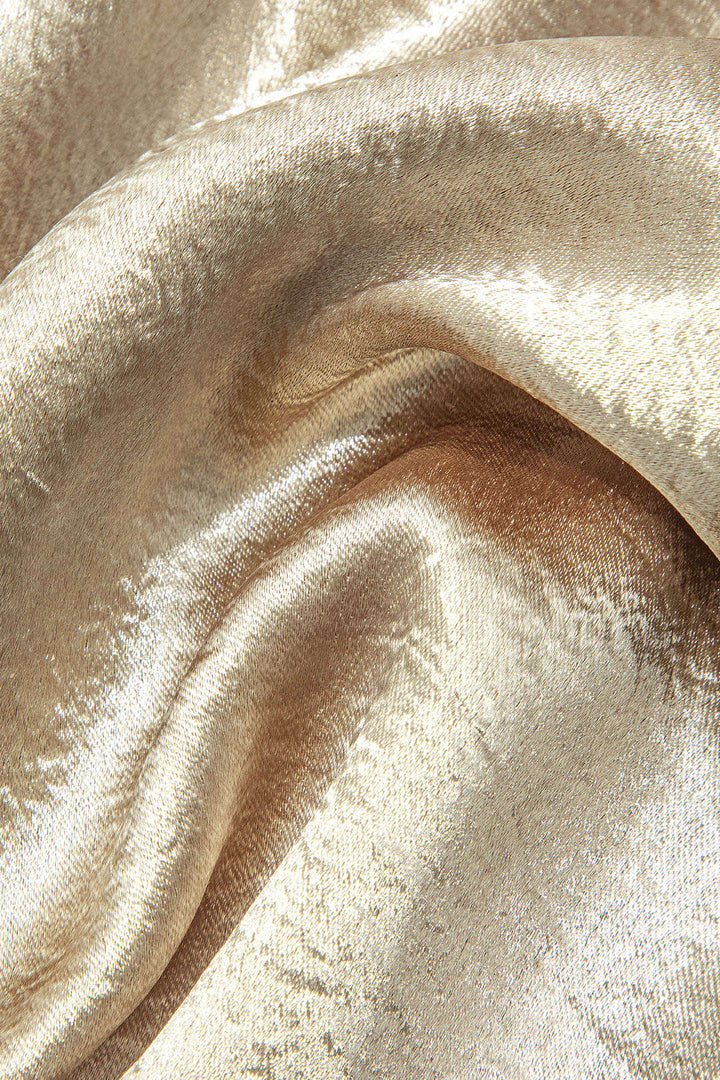 Robe longue style sirène avec décolleté bénitier.