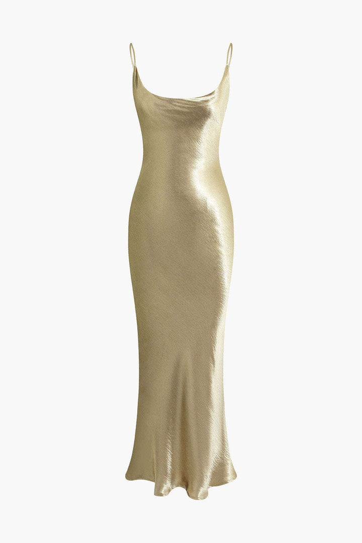 Robe longue style sirène avec décolleté bénitier.