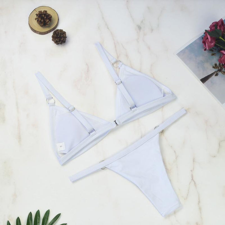 Bikini Due Pezzi Moderno con Accenti Dorati