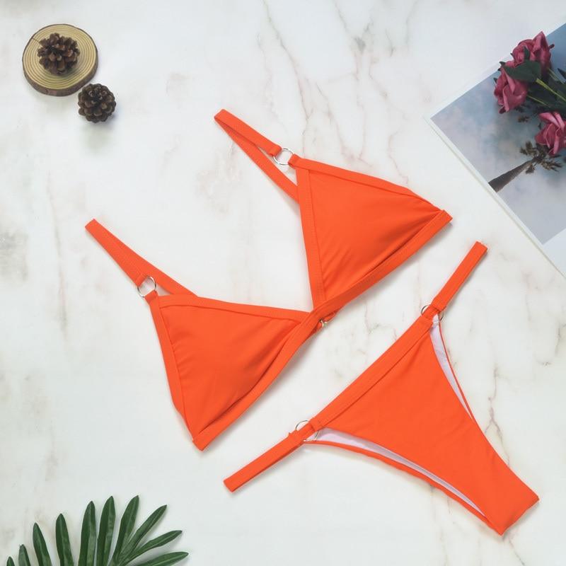 Bikini Due Pezzi Moderno con Accenti Dorati