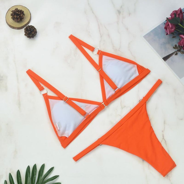 Bikini Due Pezzi Moderno con Accenti Dorati