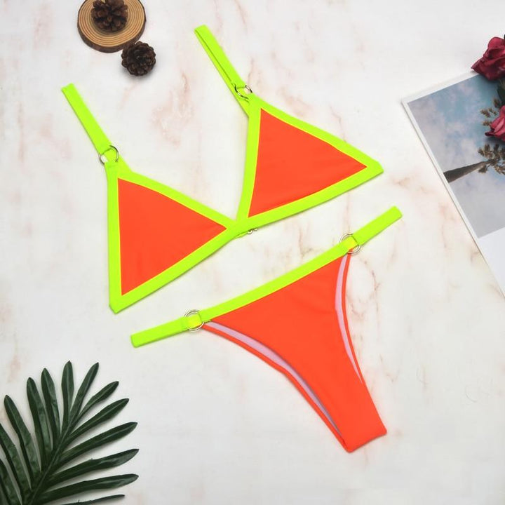 Bikini Due Pezzi Moderno con Accenti Dorati