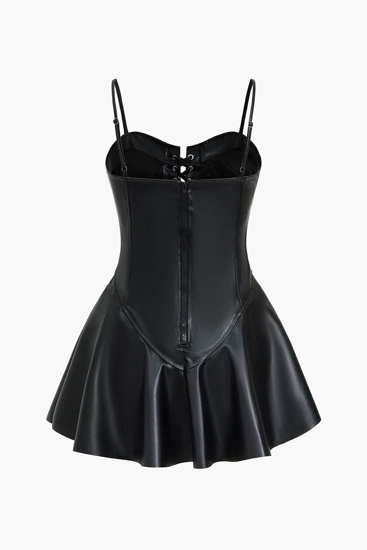 Robe courte en cuir