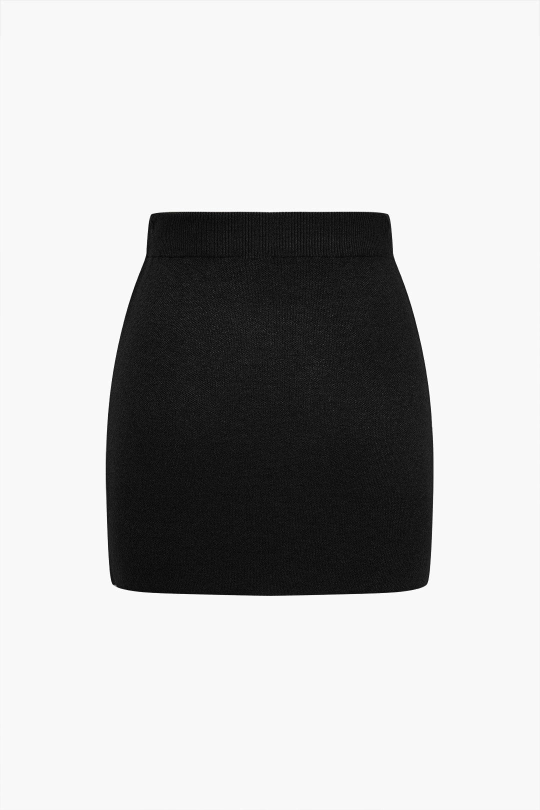 Minijupe courte en tricot uni classique.