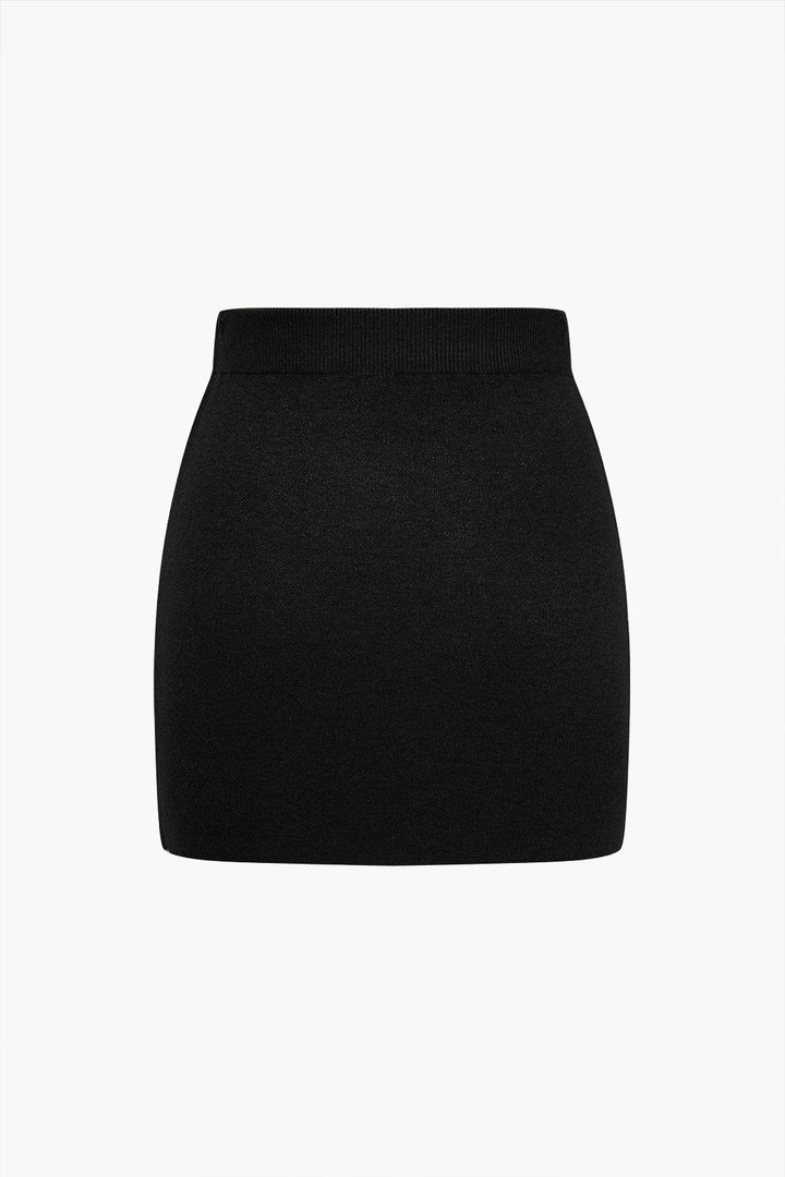 Minijupe courte en tricot uni classique.