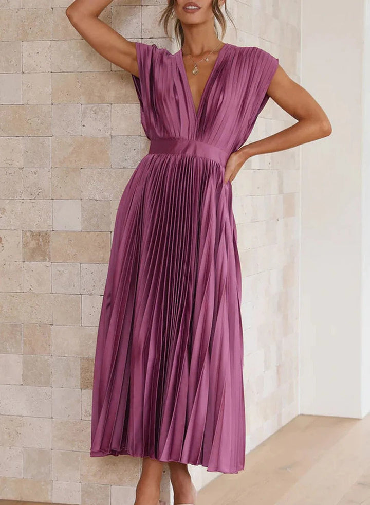 Robe Plissée Élégante à Décolleté Plongeant – Tenue Chic pour Mariage, Cocktail ou Dîner Raffiné