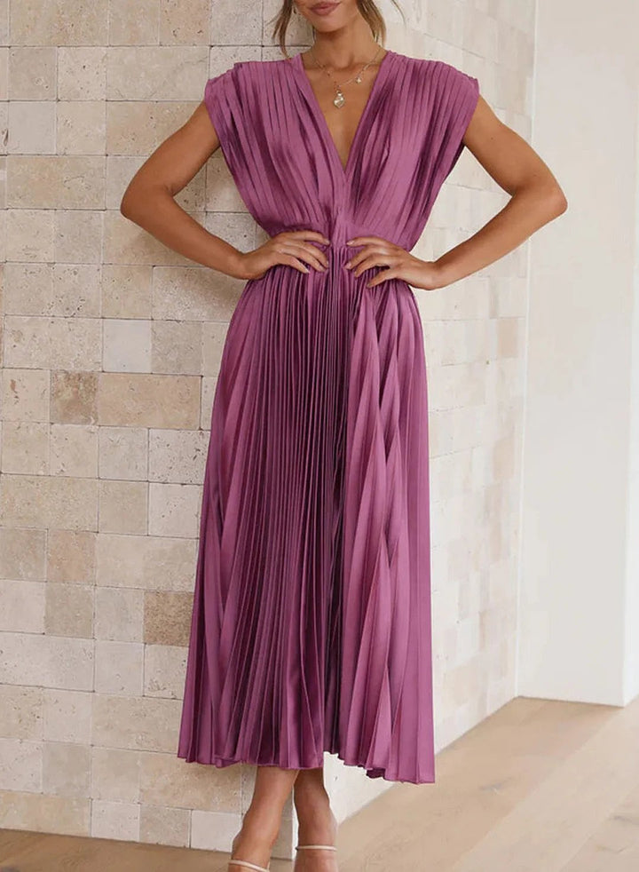 Robe Plissée Élégante à Décolleté Plongeant – Tenue Chic pour Mariage, Cocktail ou Dîner Raffiné