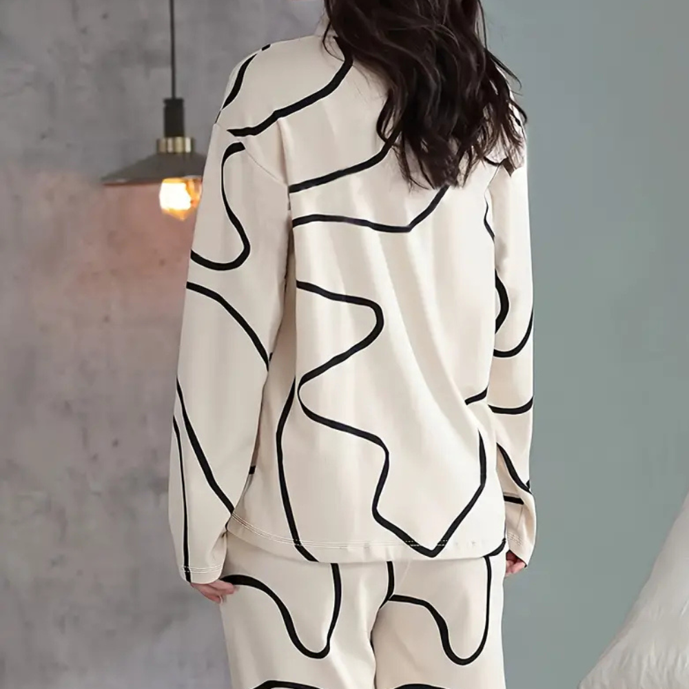 Pyjama Femme Moderne 2 Pièces – Ensemble Boutonné à Imprimé Abstrait – Tenue de Nuit Confort et Style