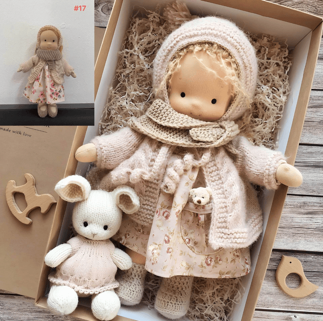 Waldorf handgefertigte Plüschpuppe für den Winter – Poppi, ökologisches und weiches Spielzeug für Kinder