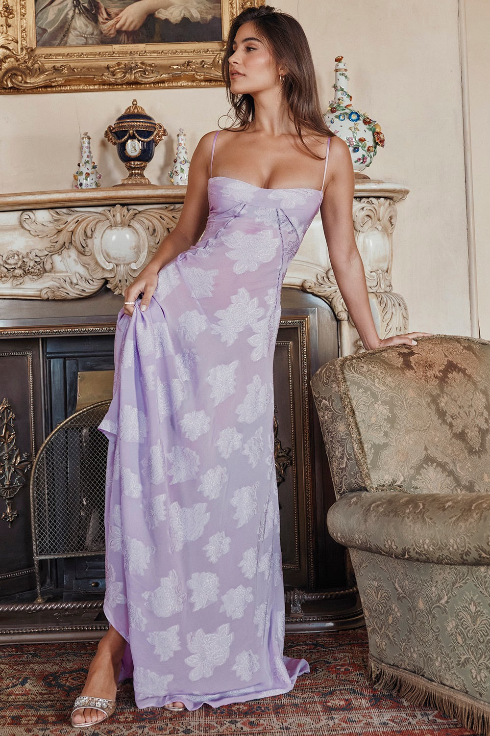 Robe Romantique en Dentelle Vintage avec Tissu Lamé Scintillant – Élégance et Raffinement pour Occasions Spéciales
