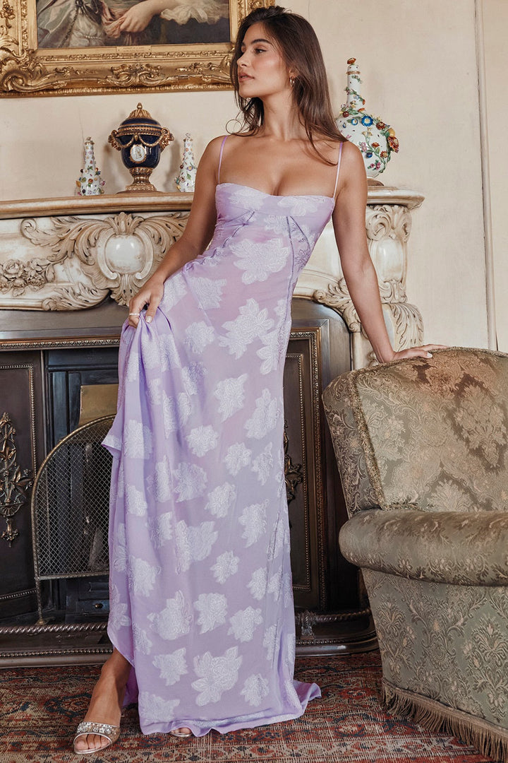 Robe Romantique en Dentelle Vintage avec Tissu Lamé Scintillant – Élégance et Raffinement pour Occasions Spéciales
