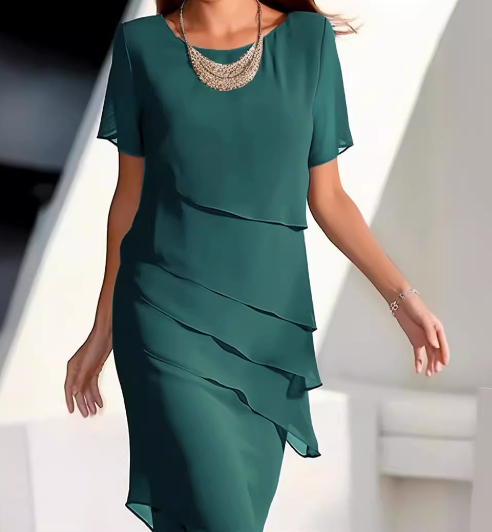 Elegantes Kleid in Lagen