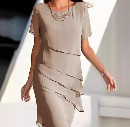Elegantes Kleid in Lagen