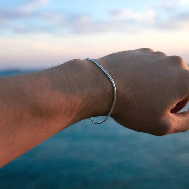 Bracelet Minimaliste avec Fermoir Serpent | Bändchen Armband Tendance