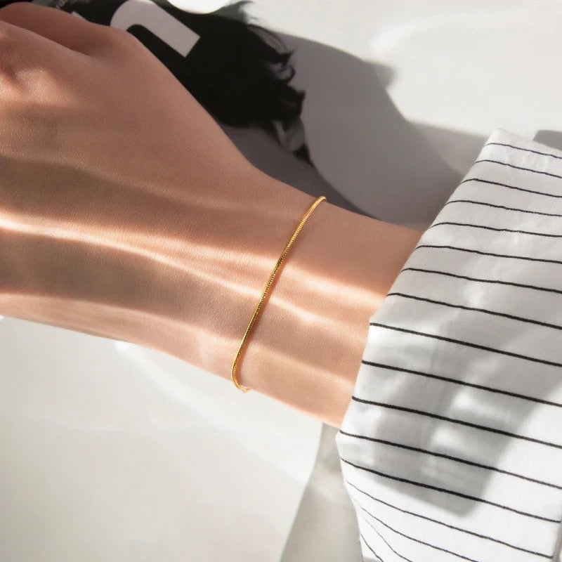 Bracelet Minimaliste avec Fermoir Serpent | Bändchen Armband Tendance