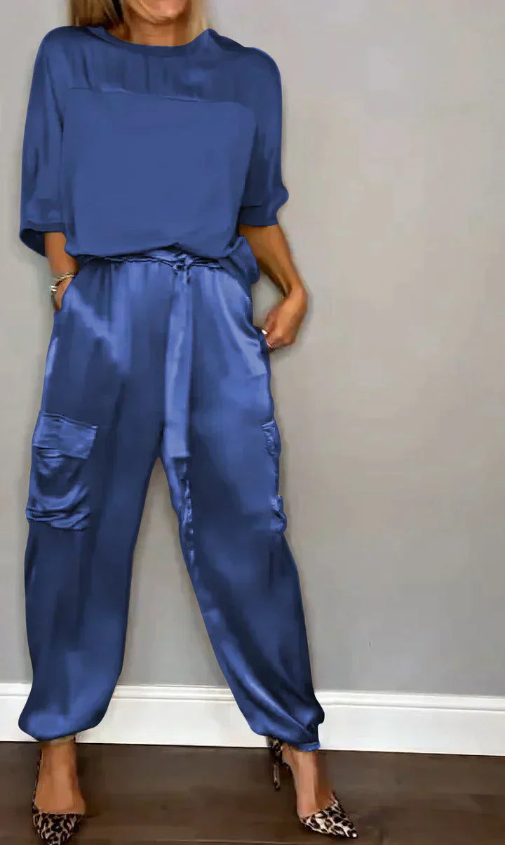 Katja | Tuta in raso liscio con top a metà lunghezza e pantaloni da donna