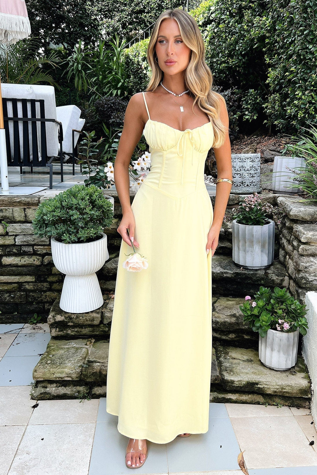 Robe sans manche à lacets