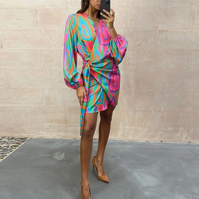 Robe Courte Femme Motif Abstrait – Drapée Asymétrique à Manches Longues