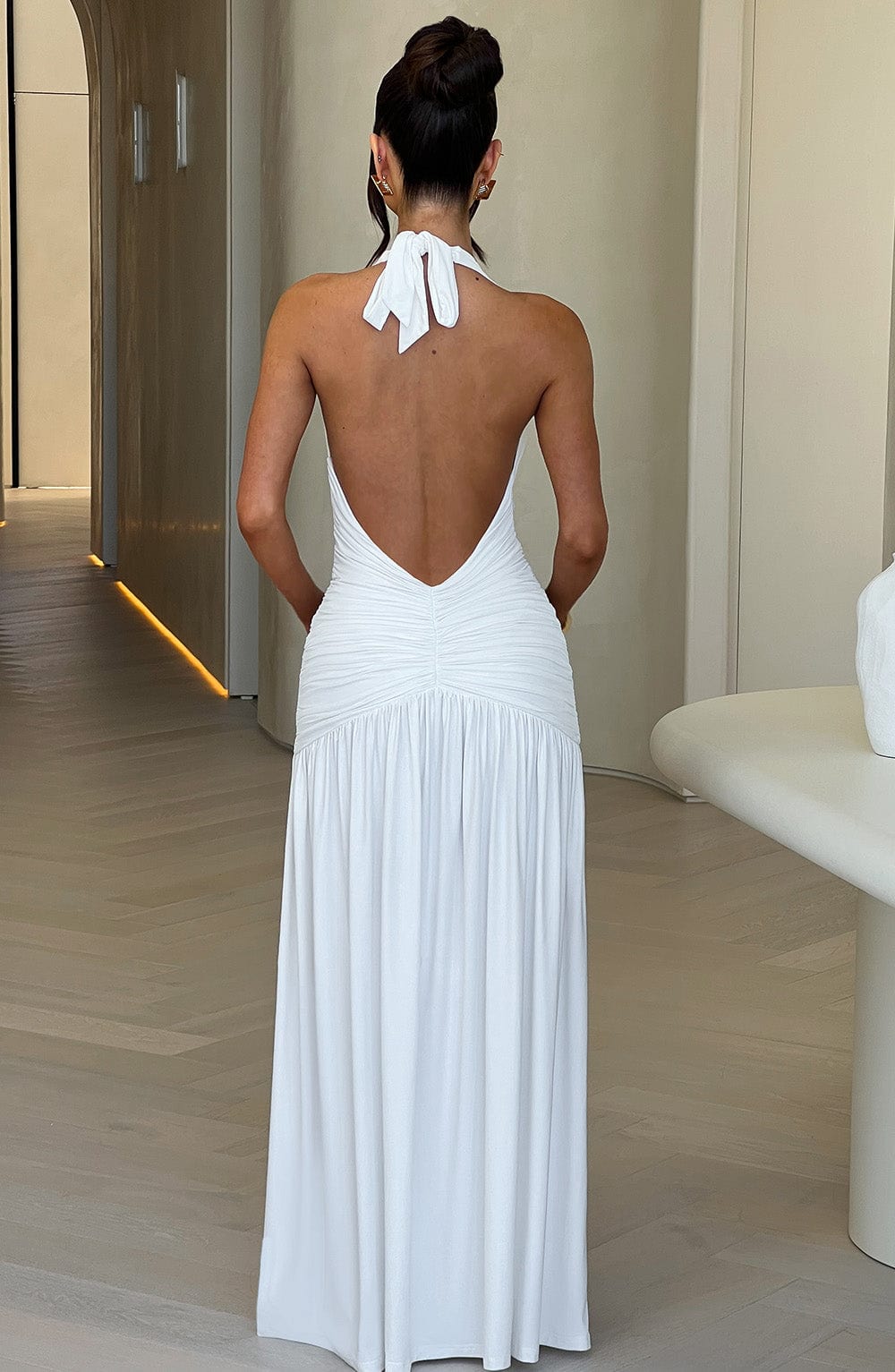 Robe longue à nœuds sans dos