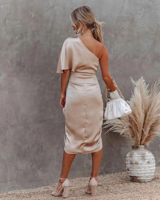 Abiti Casi Casiane – Eleganza senza tempo, fascino incantevole