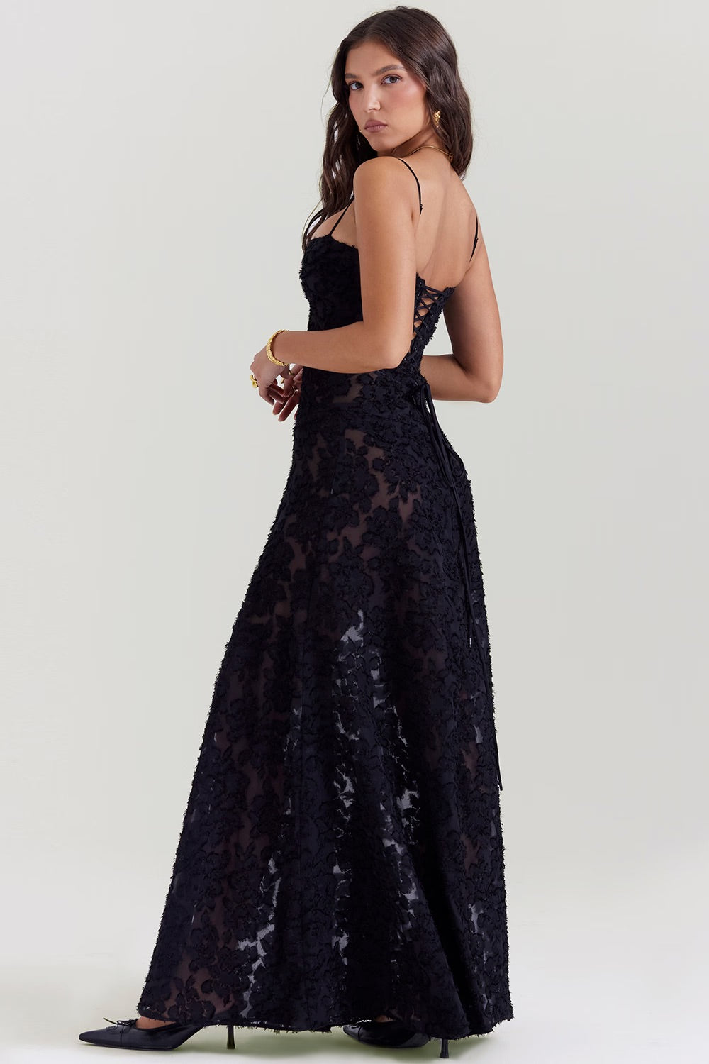 Robe Romantique en Dentelle Vintage avec Tissu Lamé Scintillant – Élégance et Raffinement pour Occasions Spéciales